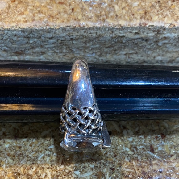 Elegant Silver Ring with Clear Gemstone Sz 8-1/2 - Picture 4 of 9